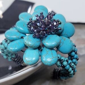 Artisan Howlite Floral Beaded Bracelet